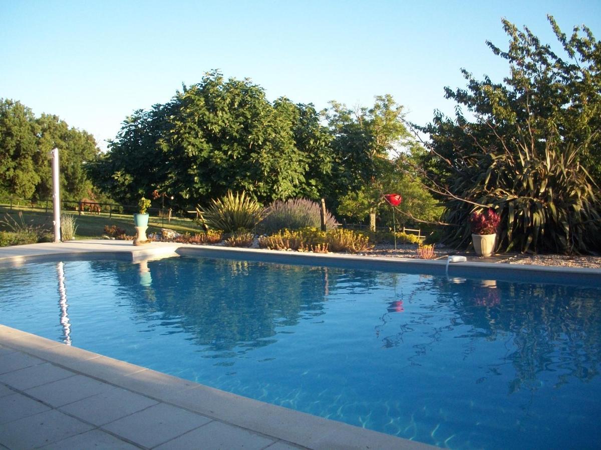 Le Pre Joli Hotel Beaugas Bagian luar foto