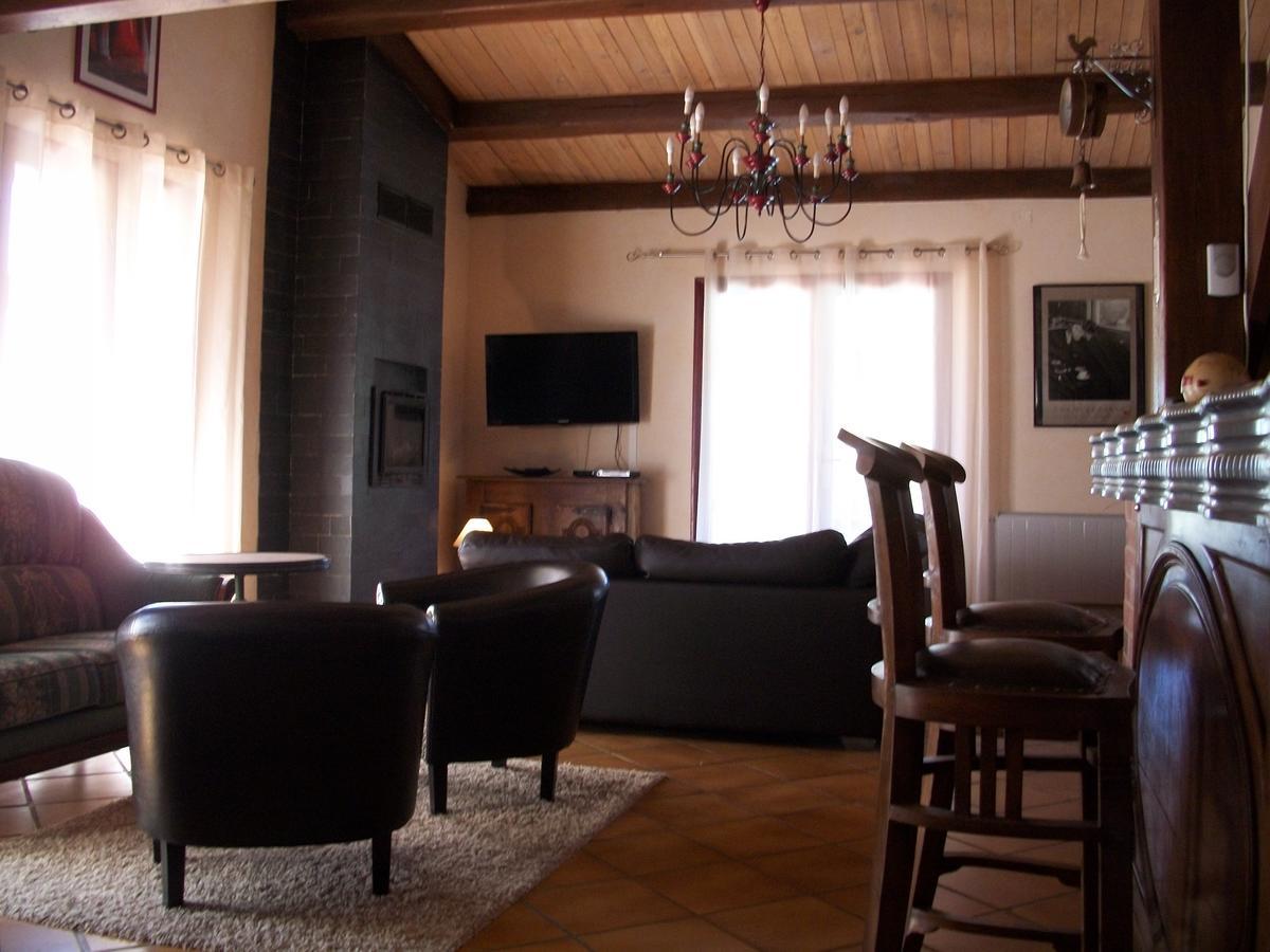 Le Pre Joli Hotel Beaugas Bagian luar foto